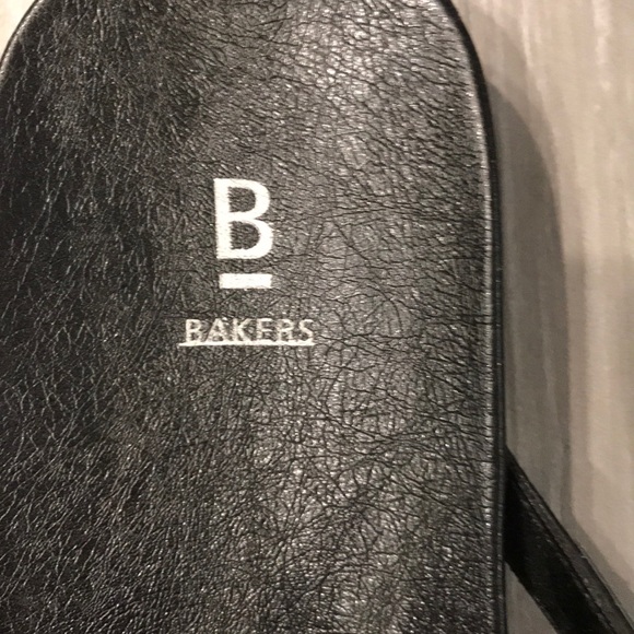 Bakers silver and black thong sandal, size 7.5 - Picture 3 of 5